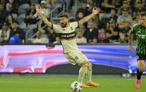 和博格巴法甲会合？队报：里尔想将吉鲁带回法甲，年薪300万欧元