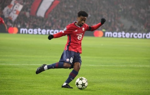 记者：热刺有意免签24岁中场安赫尔-戈麦斯，已提供报价