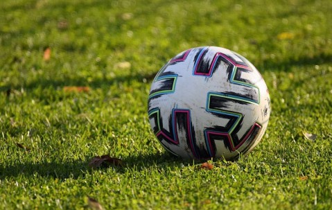 西甲国家德比：皇马2-0完胜巴萨 贝林厄姆连续5场破门创纪录