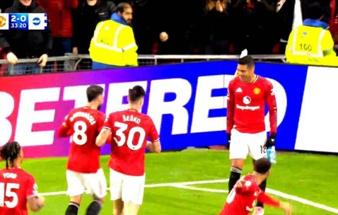 卡塞米罗获拉爵起立鼓掌致敬！曼联中场新战术揭秘，阿莫林仍必须买后腰