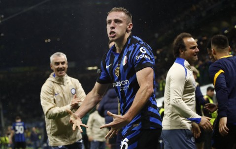 米体：由于国米换帅，弗拉泰西现在更可能继续留队