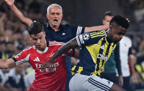 执教前景堪忧！穆里尼奥欧冠生死战，逆境翻盘还是就此折戟？