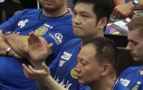 樊振东德甲首秀两连败，落寞背影让人心疼！