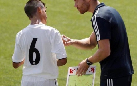 皇马花小钱办大事！卡瓦哈尔经历伯纳乌将上演，先外出练级再回西甲发光