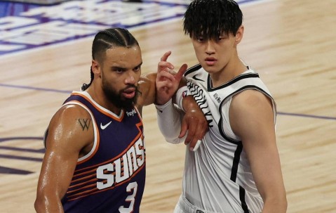 曾凡博1断3犯布克18+5+5 NBA中国赛太阳加时胜篮网