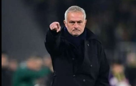 62岁穆里尼奥狂人归来！1周后这举动让全场泪目，下一站竟是？