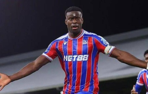 曼联遭重创！头号中卫赛季报销，急召小将+谈判格伊，冬窗操作艰难