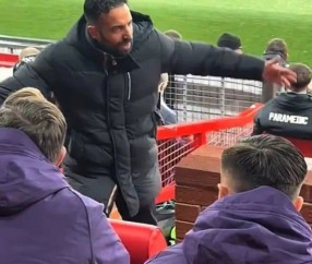 曼联又抓内鬼？阿莫林怒骂约罗防守差，卡塞米罗被换下气得倒穿外套