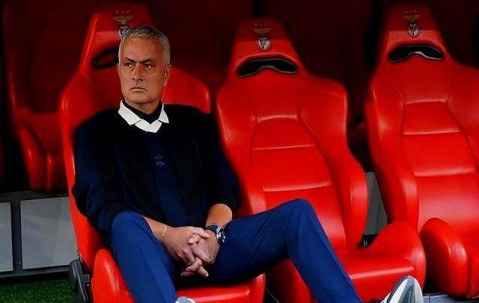 曼联爆出大冷门取胜，拜仁读秒绝杀，穆帅已连续5年缺席欧冠