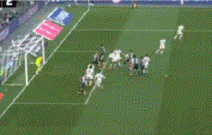 6-4，27岁日本球星闪耀德甲：无敌助攻梅开二度，现场视角太牛了