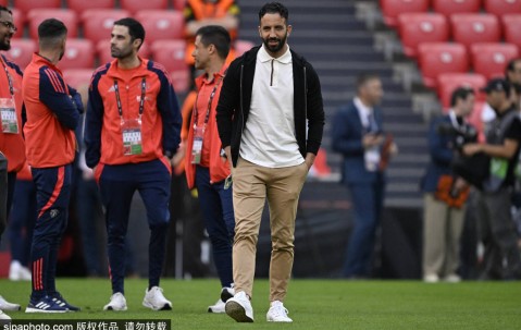 曼联主帅阿莫林怒斥批评声：战术质疑正在摧毁球员信心！