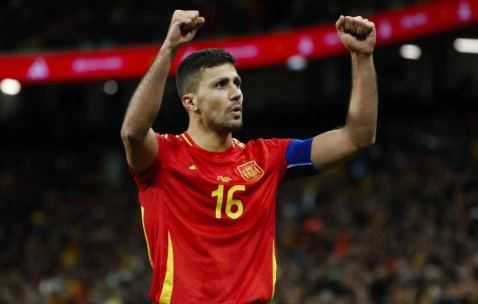 瓜帅心疼！曼城王牌罗德里连续首发，金球状态全面回归！