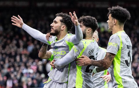 曼城客场2-1艰难拿下森林 切尔基一传一射配得上曼城10号球衣