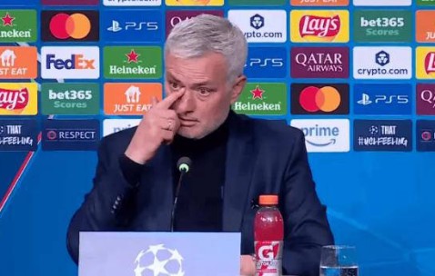 穆里尼奥直言不讳引发争议！本菲卡失利背后真相，球迷怒斥再甩锅