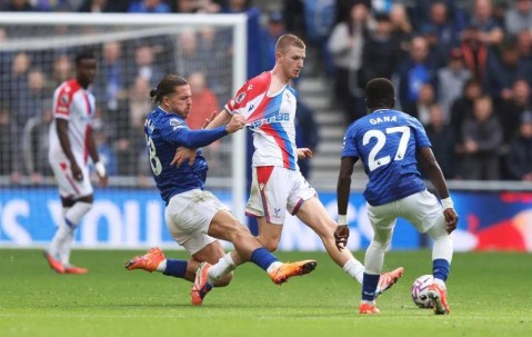 看完曼联和皇马的决心，才懂这位英格兰新星到底有多么抢手