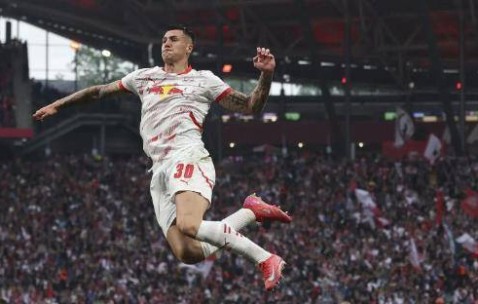 22岁德甲妖锋横空出世,,看不上沙特土豪,,转会费1亿欧两大豪门疯抢