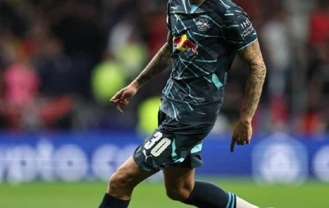 纽卡升级报价，9000万狂砸曼联猎物：22岁莱比锡射手面临抉择