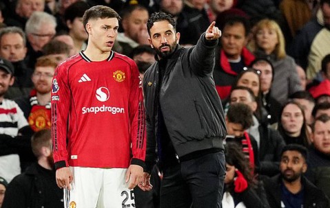 阿莫林点名批评曼联一嫡系！训练必须加把劲，否则明年就买人替代