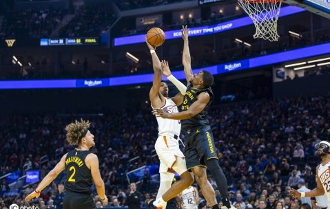 库里28+9+6追梦推人+挑衅裁判被驱逐 勇士险胜太阳