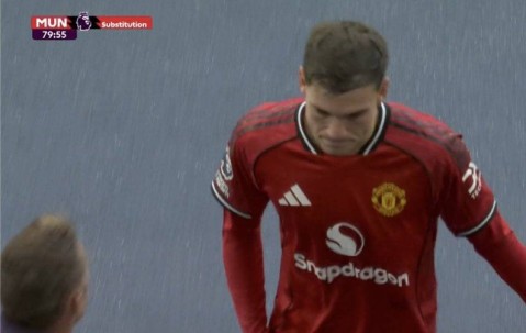 曼联6000万铁腰恐遭清洗！纽卡冬窗欲签曼联新帝星，队友也因阿莫林用人困惑