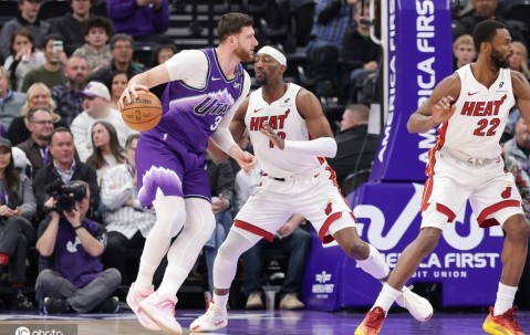 努尔基奇连场三双阿德巴约26+15 热火31分大胜爵士