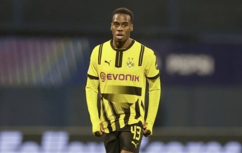 天空体育记者：切尔西接近与多特达成协议，签下吉滕斯