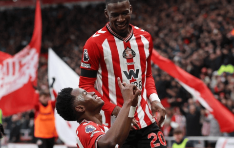 英超最新积分战报：大黑马3场不败，热刺险胜，落后曼联4分