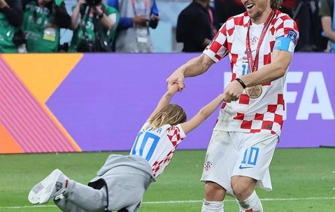 莫德里奇领衔AC米兰新阵容，子女同样在米兰梯队崭露头角