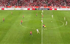 8秒！姆巴佩追平法甲最快进球纪录，梅西开天眼：中圈挑传助攻