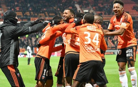 法甲焦点战：洛里昂主场迎战里尔，谁能抢得关键三分？