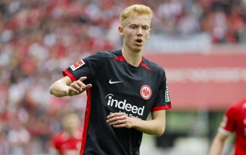 图片报：曼城、皇马和枪手有意法兰克福中场拉尔森，球员倾向留队