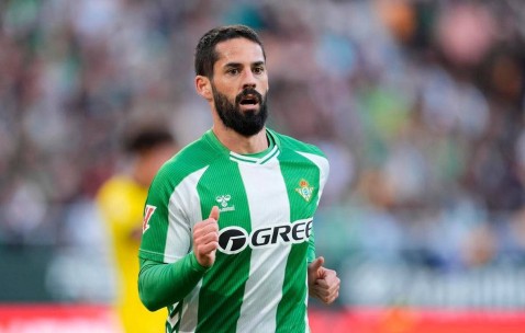 西甲第13轮皇家贝蒂斯主场遭赫罗纳顽强阻击，安东尼染红被罚下