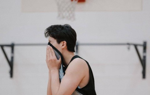 调整能力强！杨瀚森天崩开局 随后5助攻3封盖定神