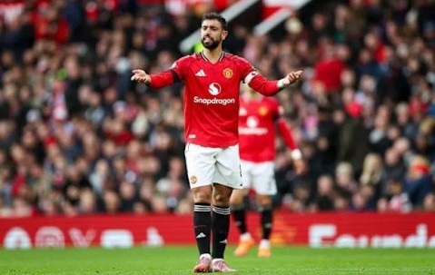 拒绝黄金沙漠，押注红色废墟，B费将职业生涯赌在一场曼联的复兴梦里