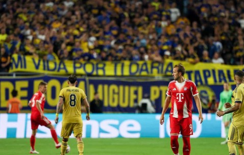 拜仁2-1绝杀晋级！欧洲足球重振雄风，两支欧冠冠军面临尴尬