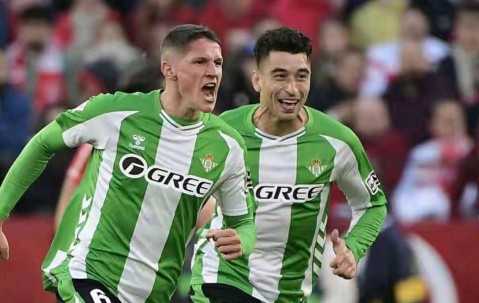 西甲第14轮塞维利亚德比：贝蒂斯客场2-0完胜十人主队