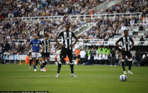 纽卡斯尔如何应对伊萨克转会风波：豪帅的智慧与球队的专注