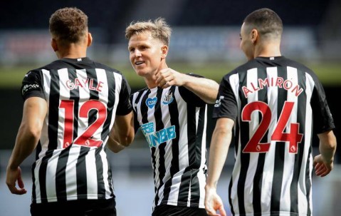 欧冠焦点战：纽卡斯尔联主场狂攻争出线，本菲卡客场传控保优势