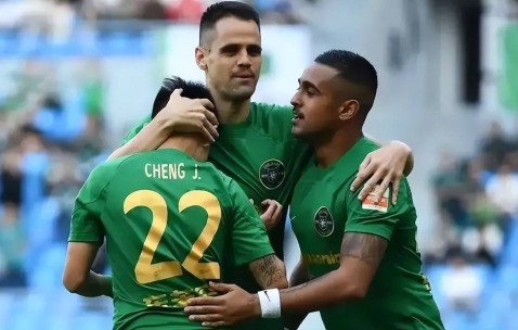 放弃加蓬籍！足协提前拍板同意法甲冠军队王牌核心归化入籍，已搭档王钰栋出战