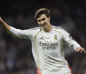 随着皇马4-1,比利亚雷亚尔1-2,西甲最新积分榜出炉:巴萨丢榜首