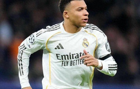 刷新C罗纪录！欧冠传奇改写，姆巴佩7战轰入12球，登顶历史首位