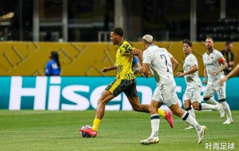 10分钟双响！29岁欧冠金靴杀疯了：两项大赛16球创3大纪录