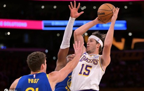 季前赛-詹姆斯库里休战里夫斯21分 湖人胜勇士