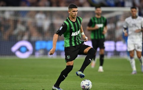 周日002意甲：AC米兰主场迎击萨索洛，榜首之争不容有失