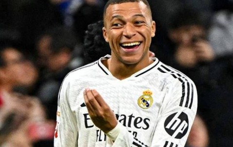 年度连斩55球！姆巴佩冲击C罗纪录，奋力创皇马历史新篇章