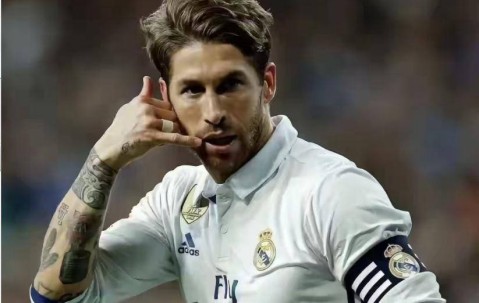 安切洛蒂执教过的最强阵容！五位金球奖得主齐聚一堂，这套阵容到底有多强？