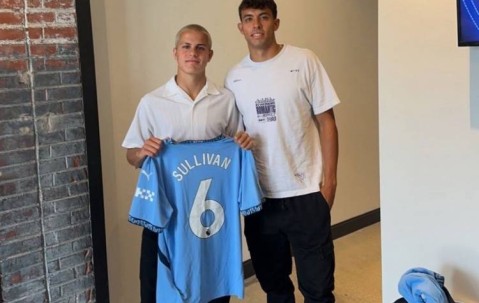 罗马诺：沙利文本周开始在曼城训练营训练，2027年将正式加盟球队