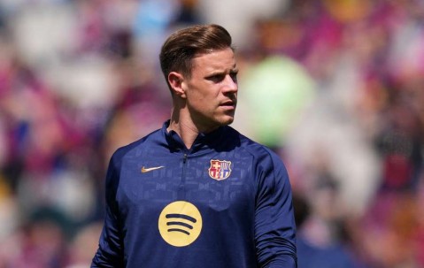 特尔施特根重伤恐休半年，巴萨天价门神变“烫手山芋”，薪资窟窿逼出“西甲魔术师”？