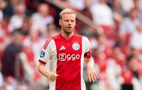 33岁曼联前锋韦格霍斯特利助阿贾克斯欧冠连胜3轮