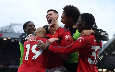 曼联两球领先补时被追平后3-2绝杀！卡里克三连胜通过考验，再做一事前四无忧